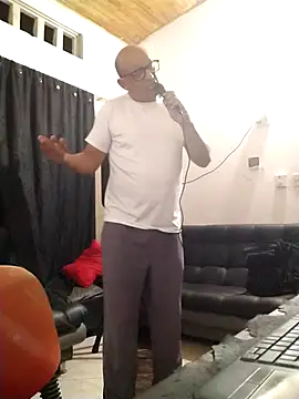 Snapshot of jorge406 chatting on 10-31-25, 02:12 jorge406 online show from 10-31-25, 02:12