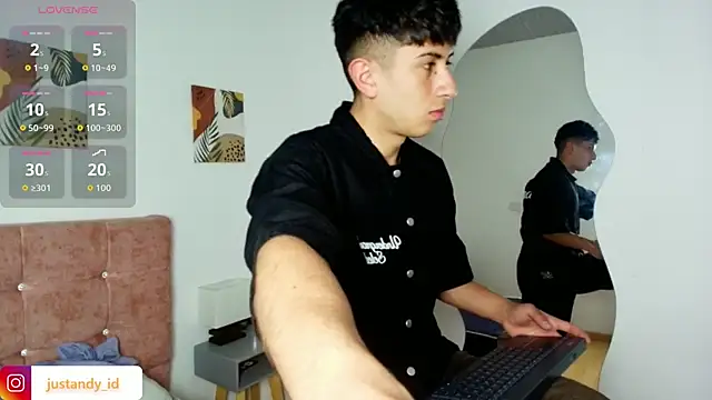 Snapshot of Andy_Justgame chatting on 09-22-25, 03:41 Andy Justgame online show from 09-22-25, 03:41