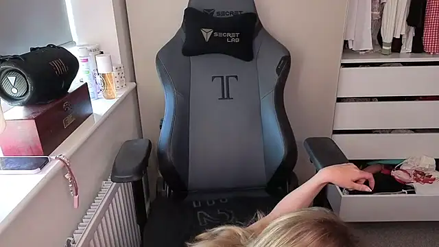 Snapshot of Lilly-Luscious chatting on 03-19-26, 04:55 Lilly-Luscious online show from 03-19-26, 04:55