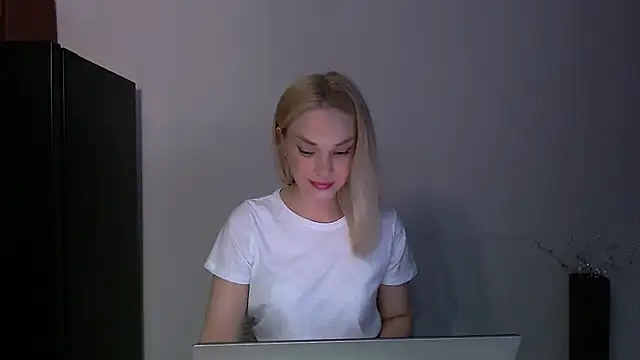 Snapshot of Lia_noo_regrets chatting on 05-31-26, 06:09 Lia noo regrets online show from 05-31-26, 06:09
