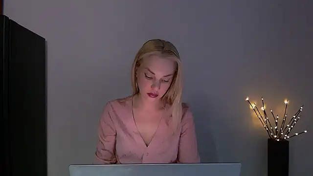 Snapshot of Lia_noo_regrets chatting on 07-17-26, 05:51 Lia noo regrets online show from 07-17-26, 05:51