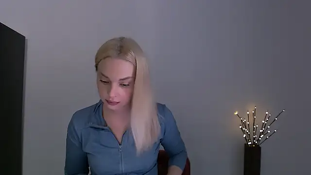 Snapshot of Lia_noo_regrets chatting on 07-25-26, 04:37 Lia noo regrets online show from 07-25-26, 04:37