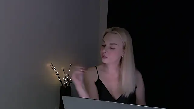 Snapshot of Lia_noo_regrets chatting on 07-26-26, 05:42 Lia noo regrets online show from 07-26-26, 05:42