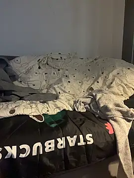 Snapshot of pophiboy chatting on 02-11-26, 01:21 pophiboy online show from 02-11-26, 01:21