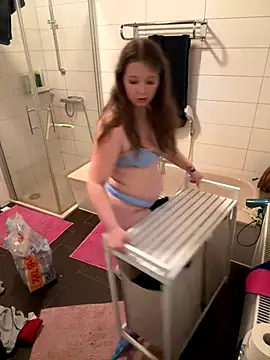 SweetTeenGirl online show from 10-28-25, 07:27