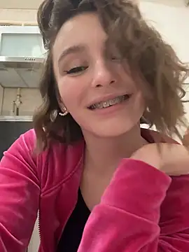 Snapshot of ZariaFlame chatting on 01-12-26, 12:16 ZariaFlame online show from 01-12-26, 12:16