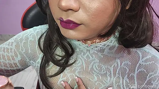 Snapshot of Bimbowati chatting on 10-16-25, 07:37 Bimbowati online show from 10-16-25, 07:37