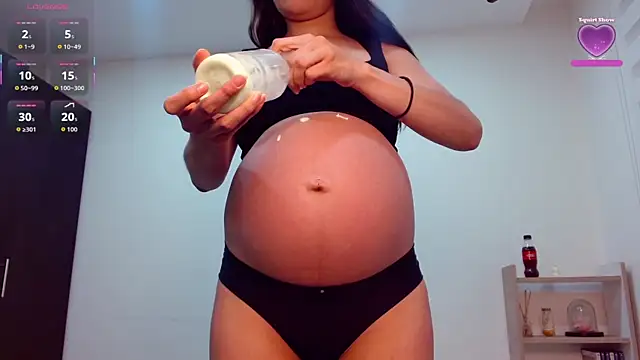 Snapshot of Roxxi_2110 chatting on 10-01-25, 01:00 Roxxi 2110 online show from 10-01-25, 01:00