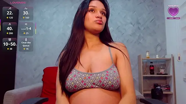 Snapshot of Roxxi_2110 chatting on 10-11-25, 02:11 Roxxi 2110 online show from 10-11-25, 02:11