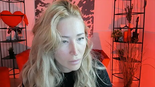 Snapshot of AstraMonroe chatting on 09-09-25, 10:26 AstraMonroe online show from 09-09-25, 10:26