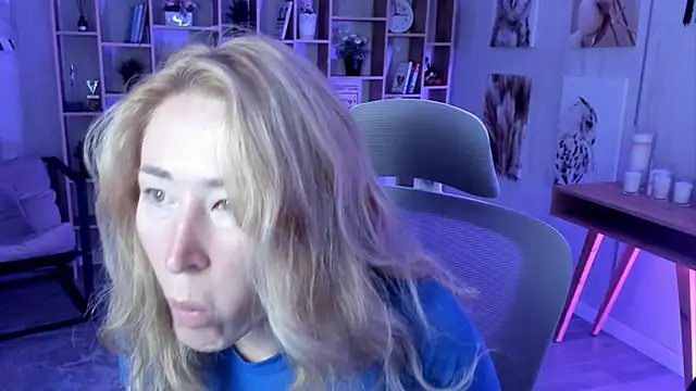 Snapshot of AstraMonroe chatting on 09-23-25, 02:14 AstraMonroe online show from 09-23-25, 02:14