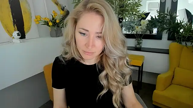 Snapshot of AstraMonroe chatting on 10-17-25, 07:11 AstraMonroe online show from 10-17-25, 07:11