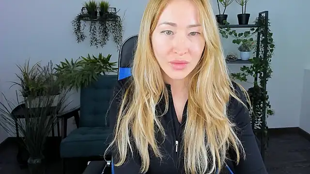 Snapshot of AstraMonroe chatting on 01-16-26, 03:27 AstraMonroe online show from 01-16-26, 03:27