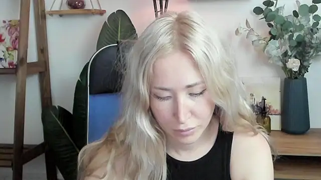 Snapshot of AstraMonroe chatting on 06-14-26, 11:34 AstraMonroe online show from 06-14-26, 11:34