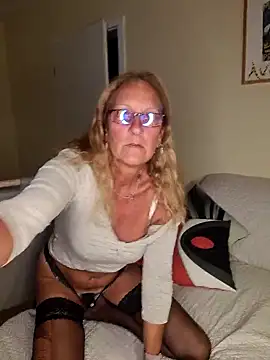 HotWifeLyn68 online show from 09-29-25, 07:51