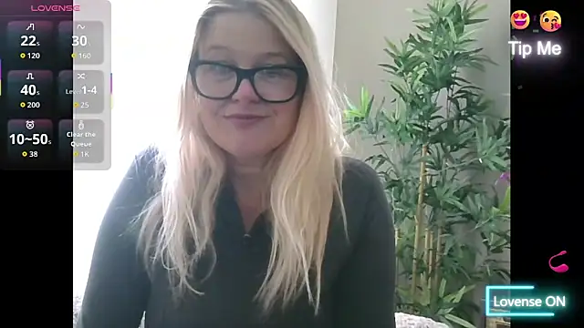 SuzieSub online show from 10-22-25, 10:48