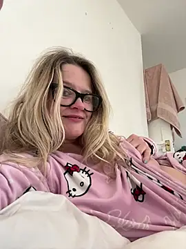 SuzieSub online show from 04-27-26, 08:23