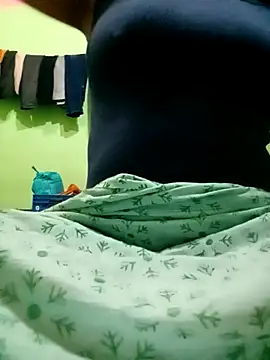 Hotty-couple063 online show from 10-28-25, 04:42