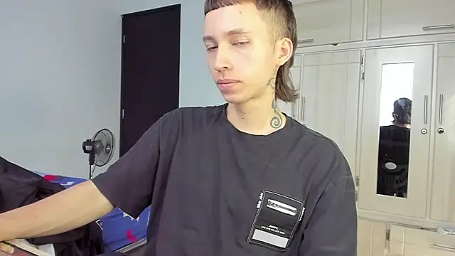 spacehumanz online show from 12-17-25, 02:23