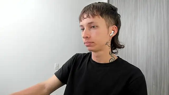 Snapshot of spacehumanz chatting on 03-04-26, 09:32 spacehumanz online show from 03-04-26, 09:32