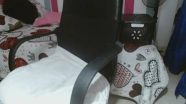 karo lovely online show from 10-22-25, 10:42