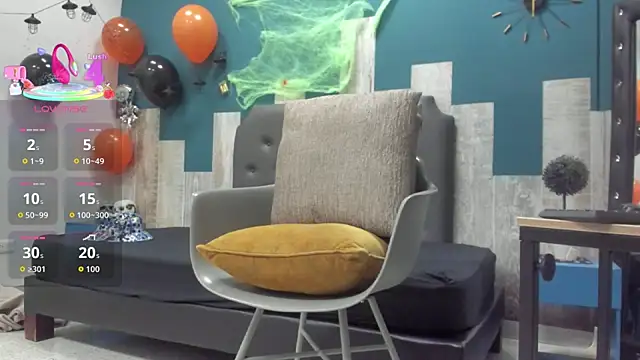 Snapshot of Ian1_ chatting on 10-22-25, 11:32 Ian1 online show from 10-22-25, 11:32