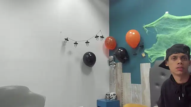 Snapshot of Ian1_ chatting on 10-23-25, 11:09 Ian1 online show from 10-23-25, 11:09