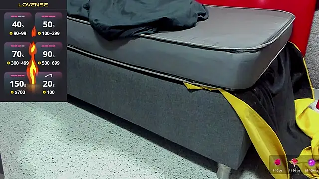 Snapshot of Ian1_ chatting on 10-30-25, 11:00 Ian1 online show from 10-30-25, 11:00