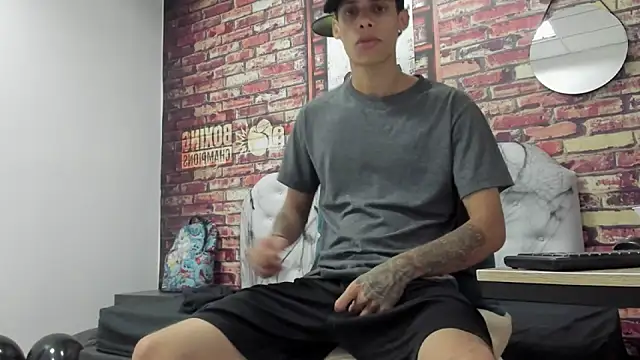 Snapshot of Ian1_ chatting on 11-01-25, 12:29 Ian1 online show from 11-01-25, 12:29