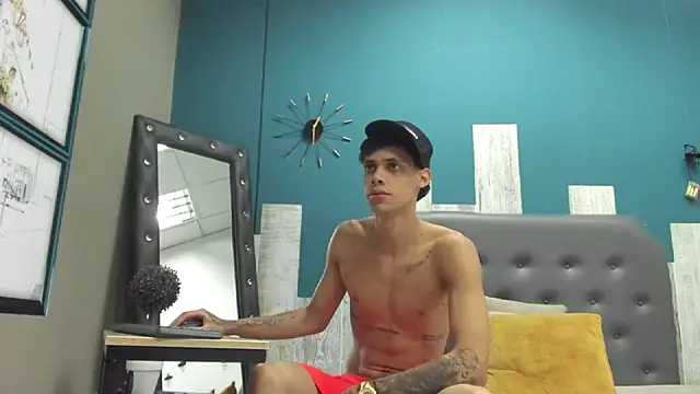 Snapshot of Ian1_ chatting on 11-08-25, 12:27 Ian1 online show from 11-08-25, 12:27