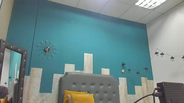 Snapshot of Ian1_ chatting on 11-12-25, 12:05 Ian1 online show from 11-12-25, 12:05