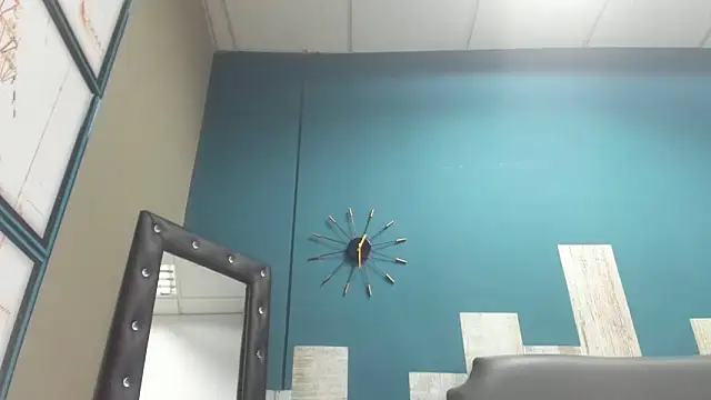 Snapshot of Ian1_ chatting on 11-18-25, 11:14 Ian1 online show from 11-18-25, 11:14