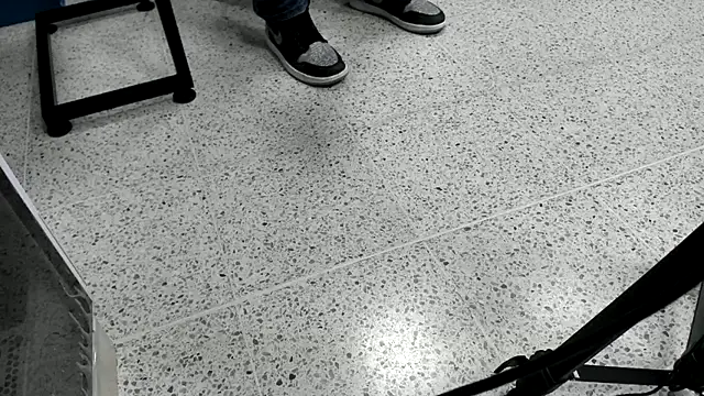 Snapshot of Ian1_ chatting on 11-19-25, 11:32 Ian1 online show from 11-19-25, 11:32