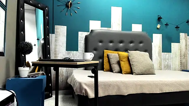 Snapshot of Ian1_ chatting on 11-22-25, 02:10 Ian1 online show from 11-22-25, 02:10