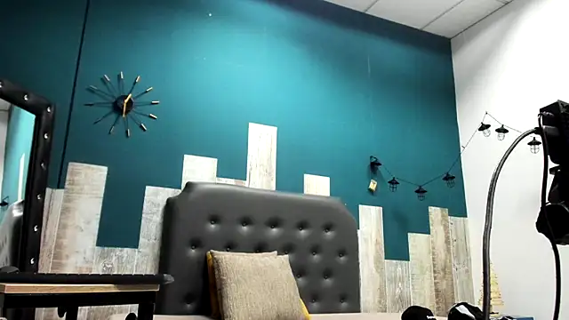 Snapshot of Ian1_ chatting on 11-23-25, 12:16 Ian1 online show from 11-23-25, 12:16