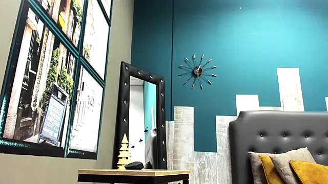 Snapshot of Ian1_ chatting on 11-25-25, 11:21 Ian1 online show from 11-25-25, 11:21