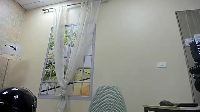 Snapshot of Ian1_ chatting on 12-18-25, 08:59 Ian1 online show from 12-18-25, 08:59