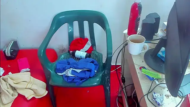 Snapshot of extreme_hot_crazy chatting on 12-17-25, 05:19 extreme hot crazy online show from 12-17-25, 05:19