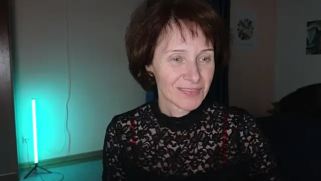 Lia Tito online show from 10-28-25, 03:25