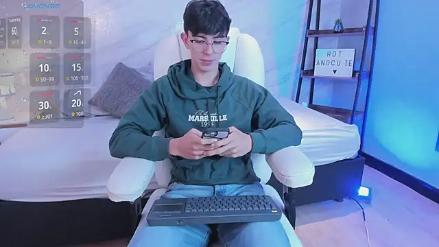 Snapshot of mathias_saenz chatting on 11-22-25, 01:21 mathias saenz online show from 11-22-25, 01:21