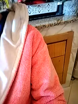 Snapshot of Miss-Lynda chatting on 05-18-26, 01:06 Miss-Lynda online show from 05-18-26, 01:06