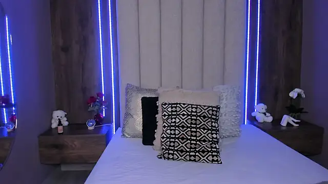 LucySalvatore  online show from 03-11-26, 04:02