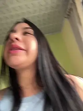 Snapshot of BELLAALEJA chatting on 12-18-25, 04:24 BELLAALEJA online show from 12-18-25, 04:24