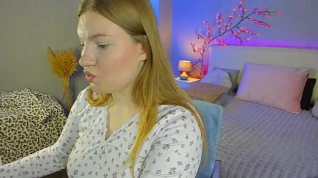 Snapshot of AshleyJoness chatting on 06-12-26, 04:44 AshleyJoness online show from 06-12-26, 04:44