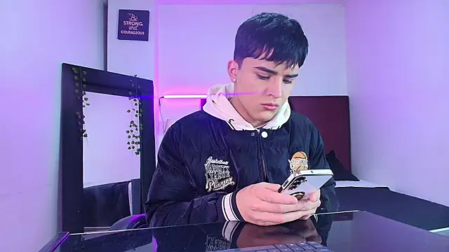 Lucass love online show from 10-13-25, 01:33