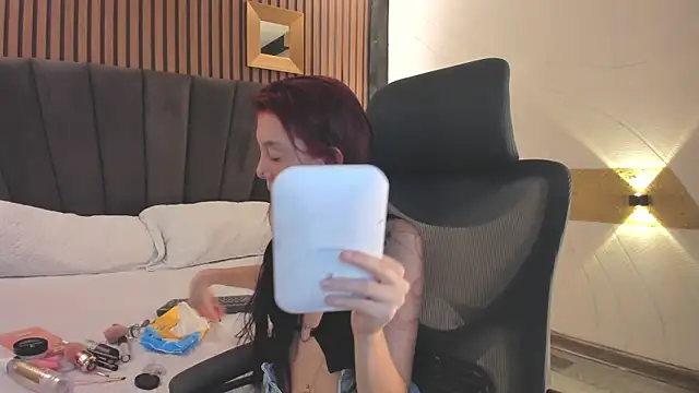 Snapshot of CleoWhite chatting on 11-02-25, 04:26 CleoWhite online show from 11-02-25, 04:26