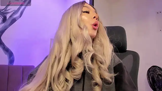 Snapshot of CleoWhite chatting on 01-06-26, 09:07 CleoWhite online show from 01-06-26, 09:07