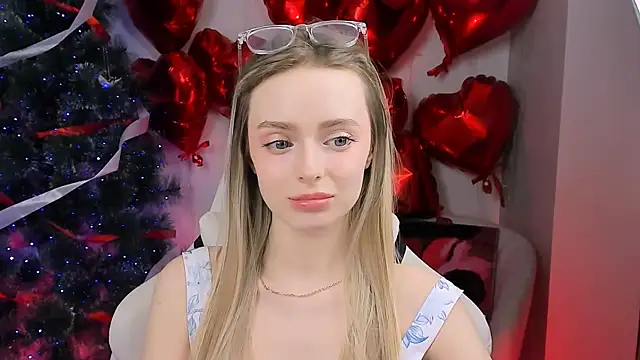 Snapshot of JuliaBrewwer chatting on 03-17-26, 03:15 JuliaBrewwer online show from 03-17-26, 03:15