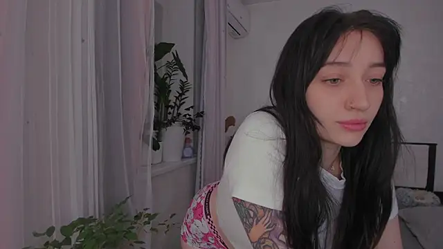 Snapshot of AriellaAllure chatting on 11-17-25, 12:55 AriellaAllure online show from 11-17-25, 12:55