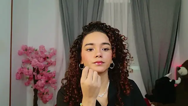 Snapshot of Taylor_Tina chatting on 10-09-25, 09:51 Taylor Tina online show from 10-09-25, 09:51